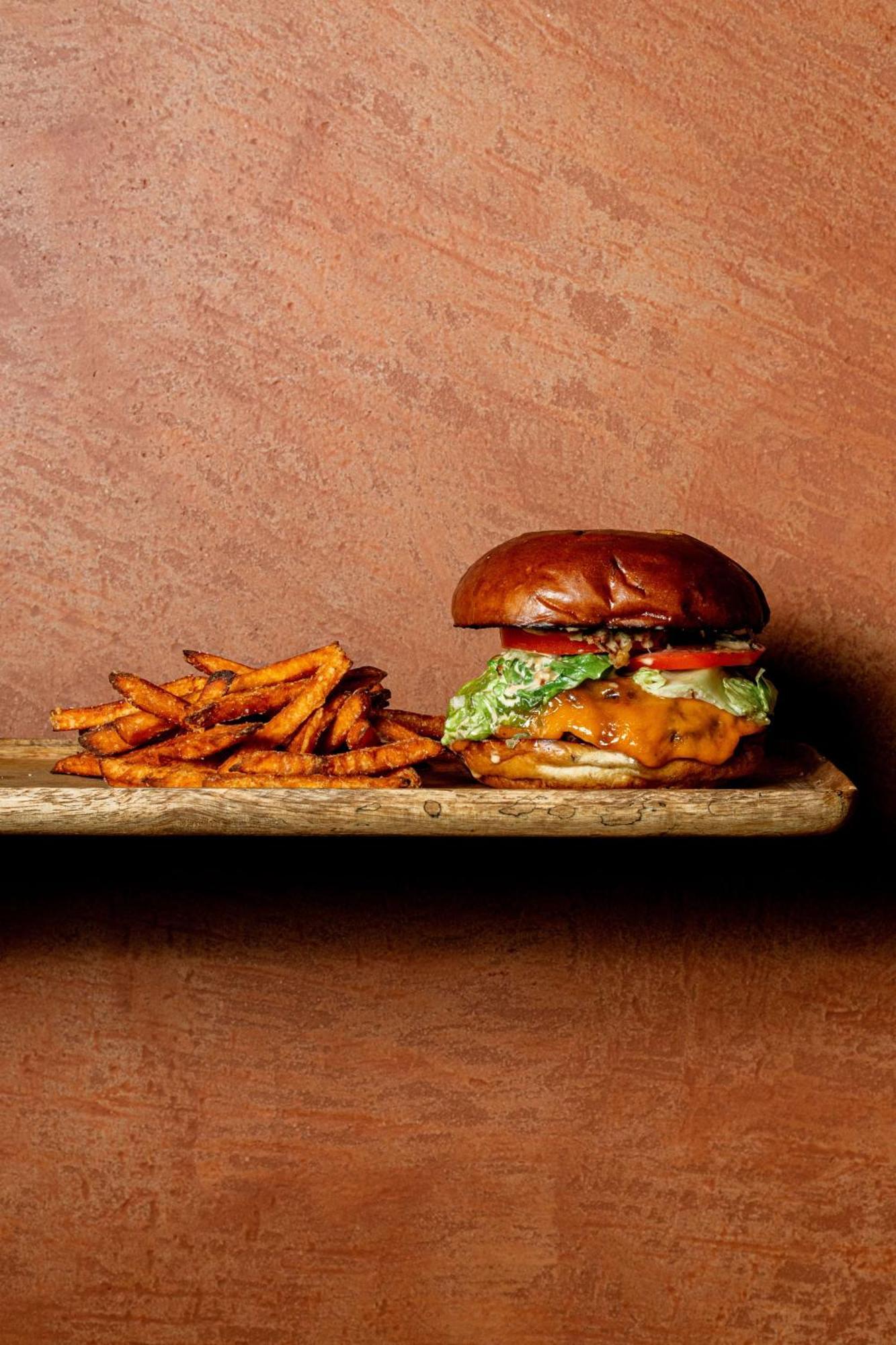 Verno House Budapest, Vignette Collection By Ihg Exterior photo A cheeseburger with fries