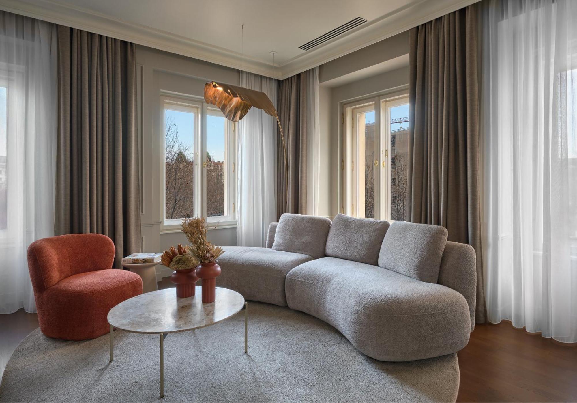 Verno House Budapest, Vignette Collection By Ihg Exterior photo A living room with a sofa