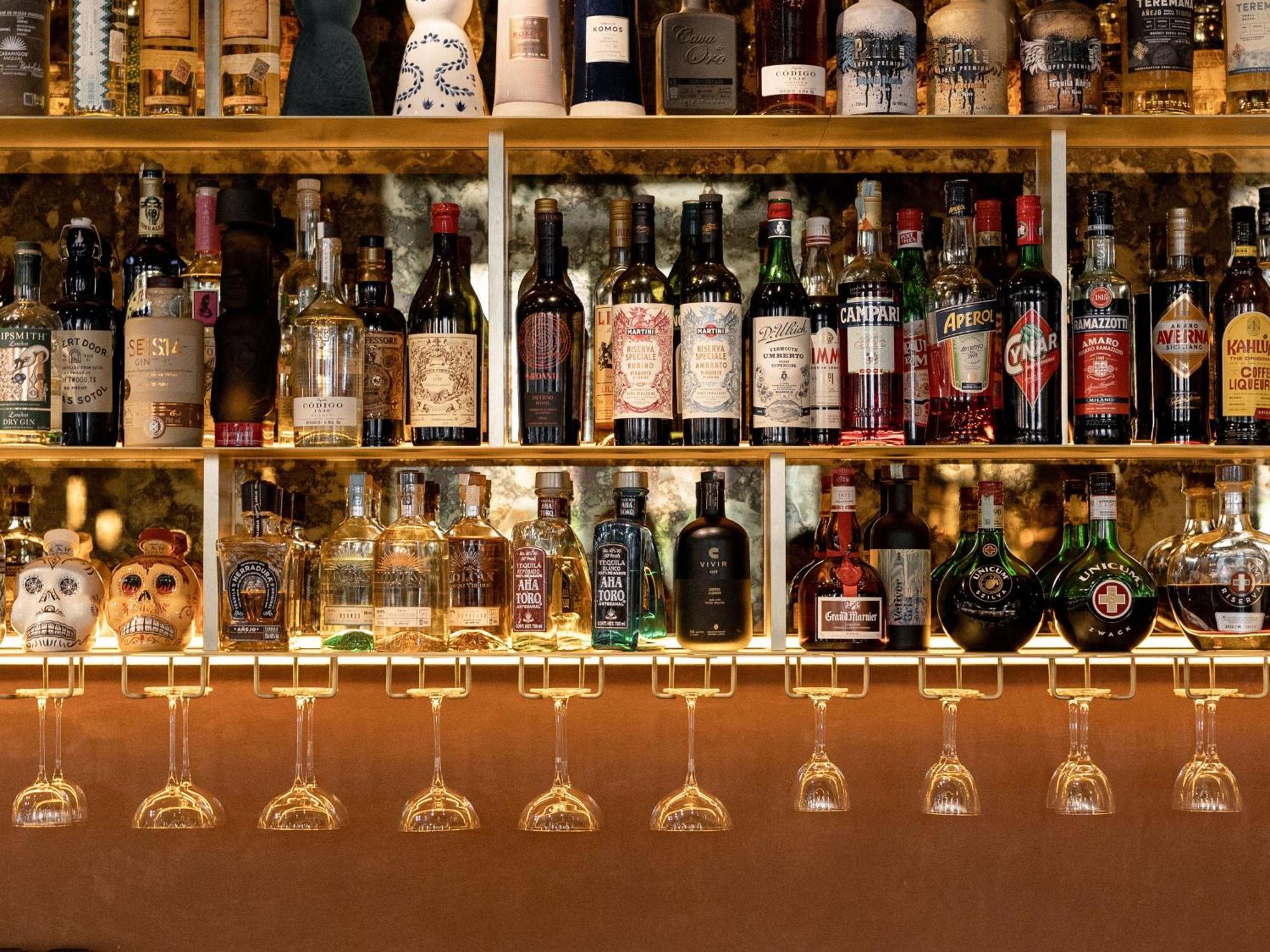 Verno House Budapest, Vignette Collection By Ihg Exterior photo A selection of spirits